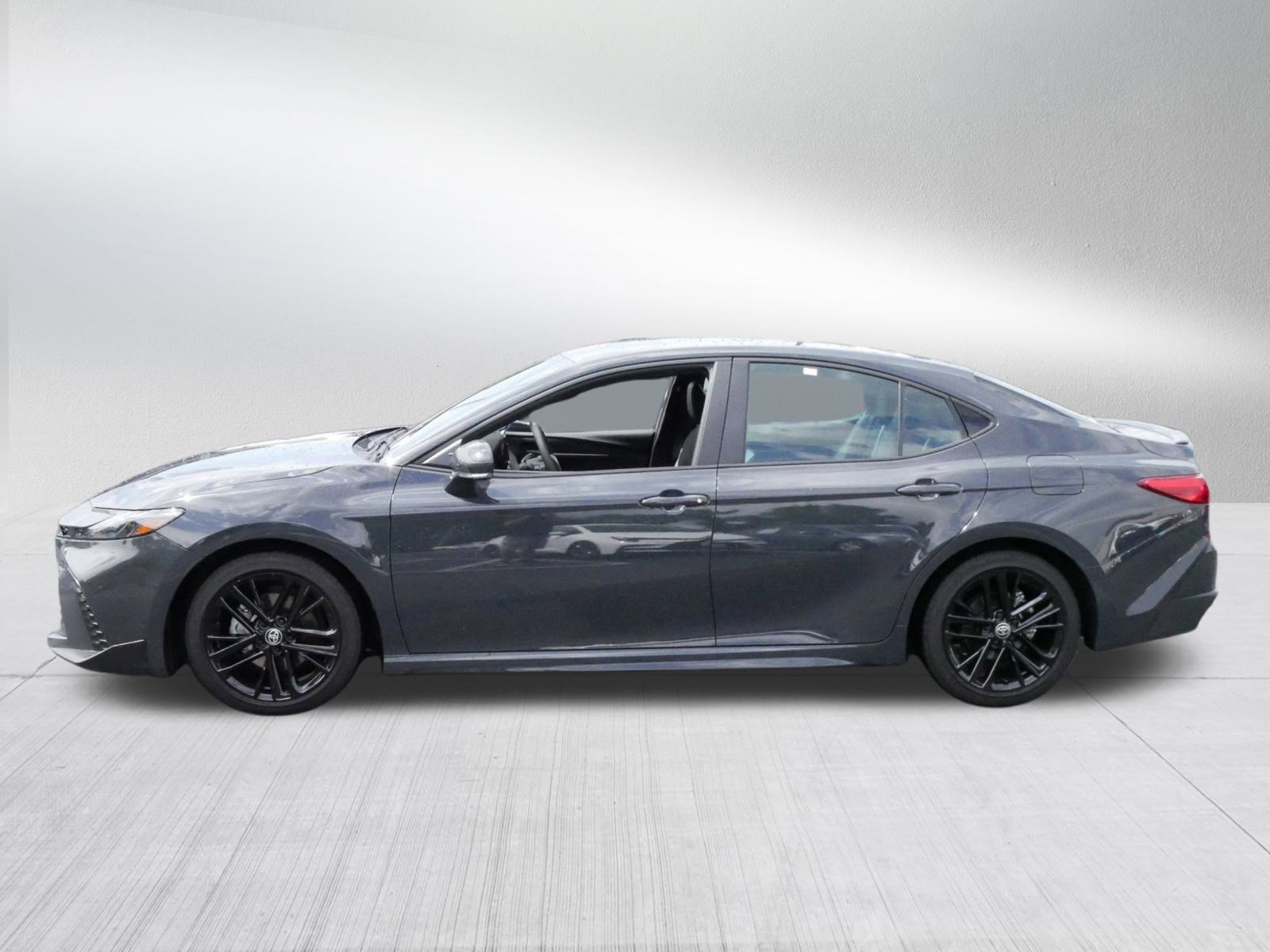 2025 Toyota Camry SE photo 4