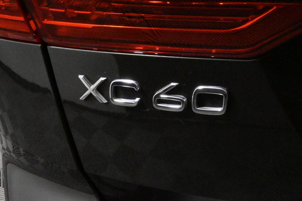 2018 Volvo XC60 T5 Momentum photo 37