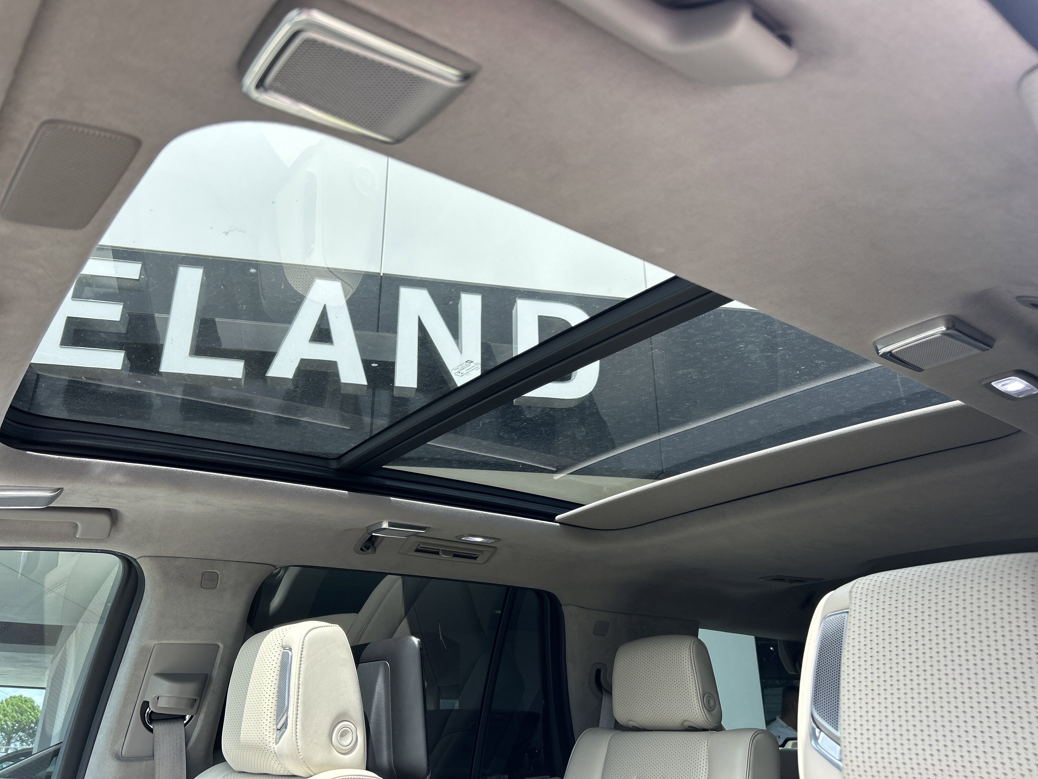 2021 Cadillac Escalade Premium Luxury Platinum photo 12