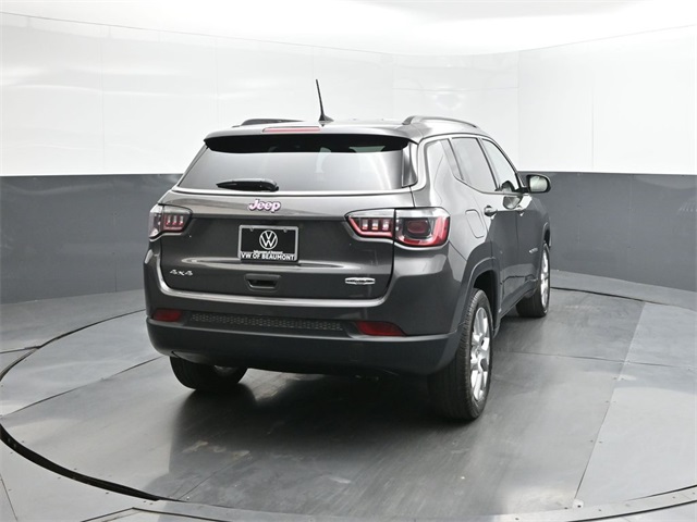 2022 Jeep Compass Latitude Lux photo 11