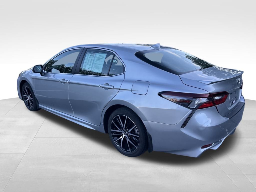 2024 Toyota Camry SE photo 3