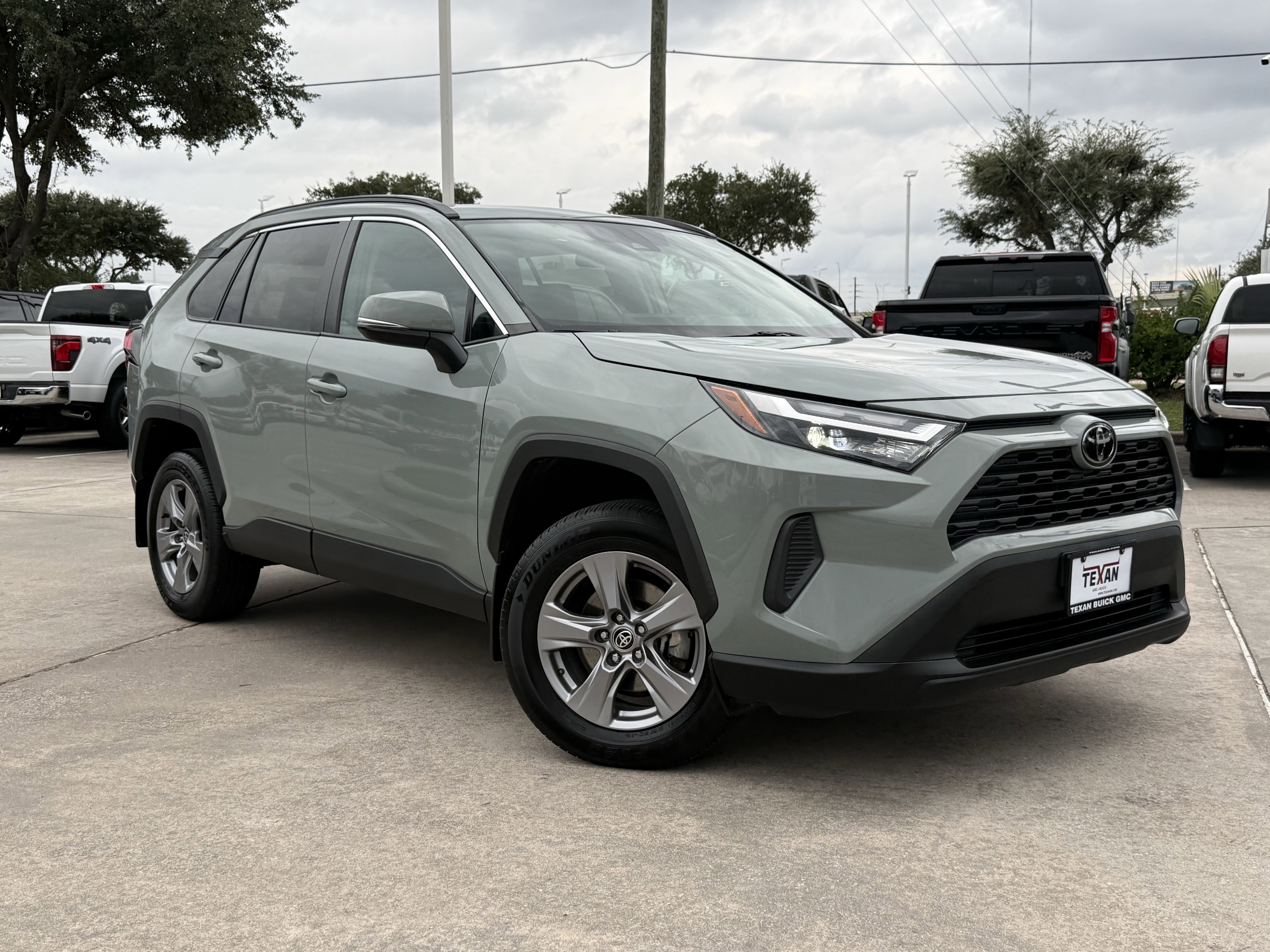 Used 2022 Toyota RAV4 XLE with VIN 2T3W1RFV2NW186156 for sale in Northfield, Minnesota