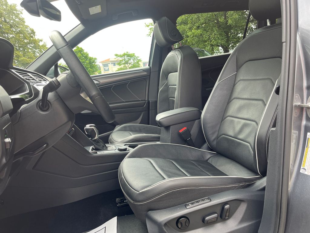 2022 Volkswagen Tiguan SEL Premium R-Line photo 3