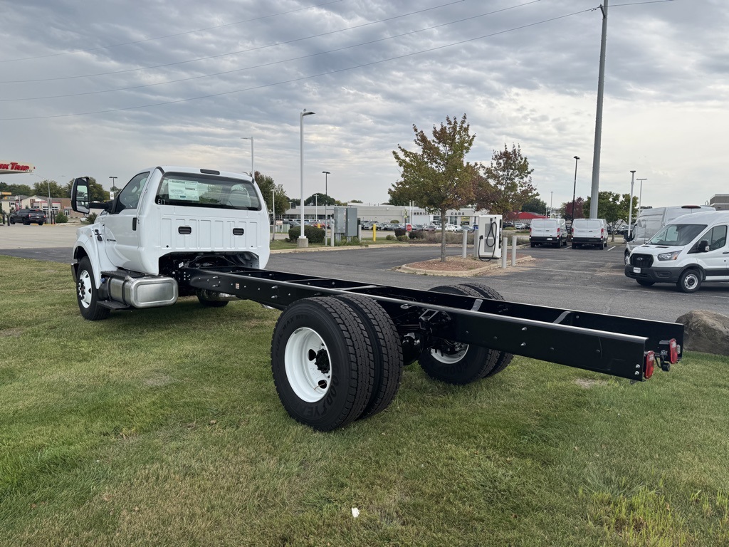 2026 Ford F-650 Base photo 3