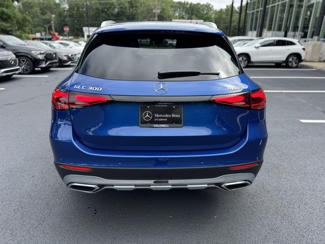 2025 Mercedes Benz GLC 300 4MATIC photo 4