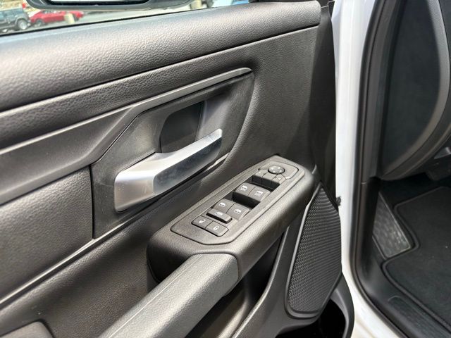 2025 Ram 1500 Tradesman photo 7