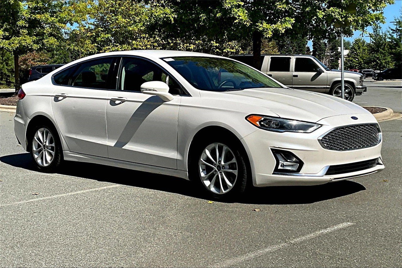 2019 Ford Fusion Energi Titanium photo 2