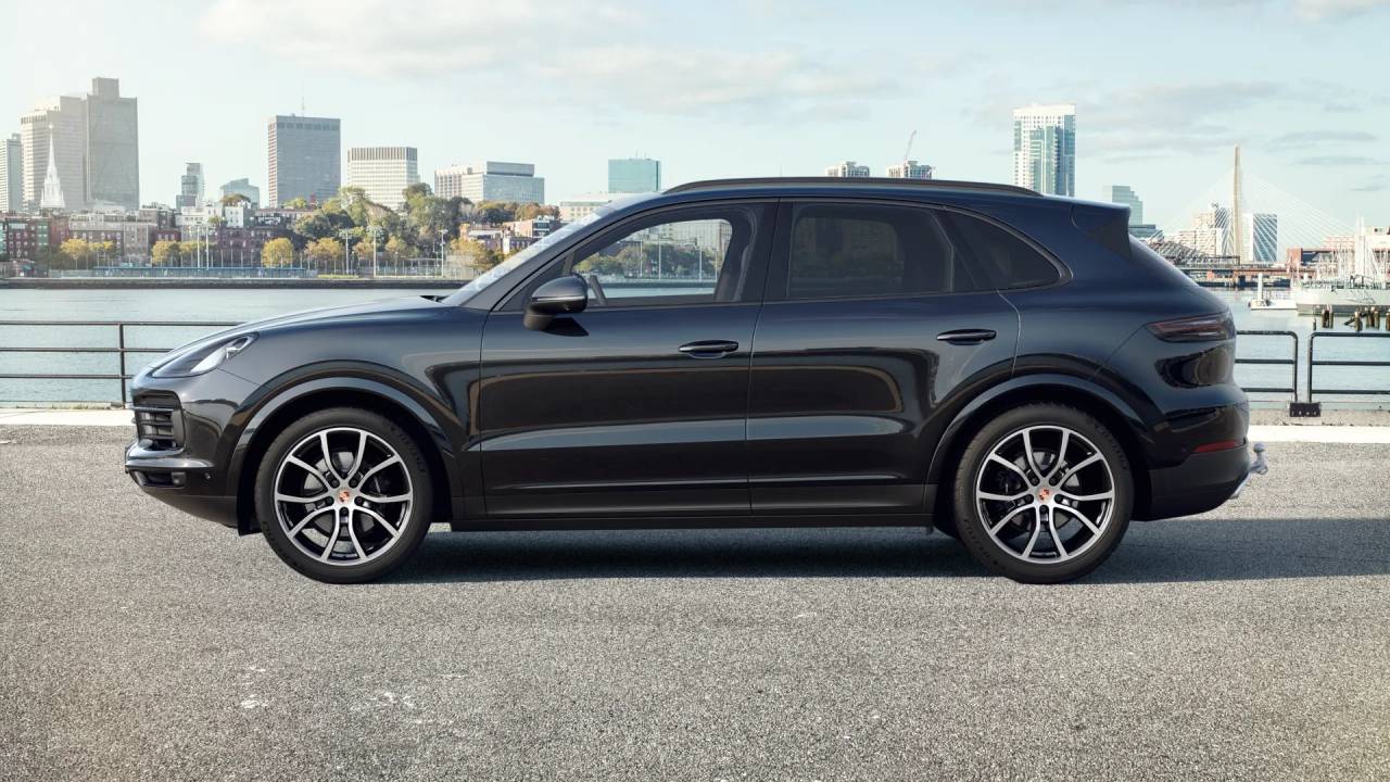 2023 Porsche Cayenne Platinum Edition photo 2