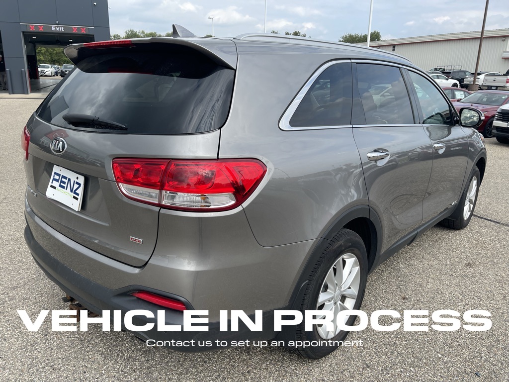 2017 Kia Sorento LX photo 3