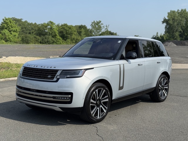 2023 Land Rover Range Rover SE's photo