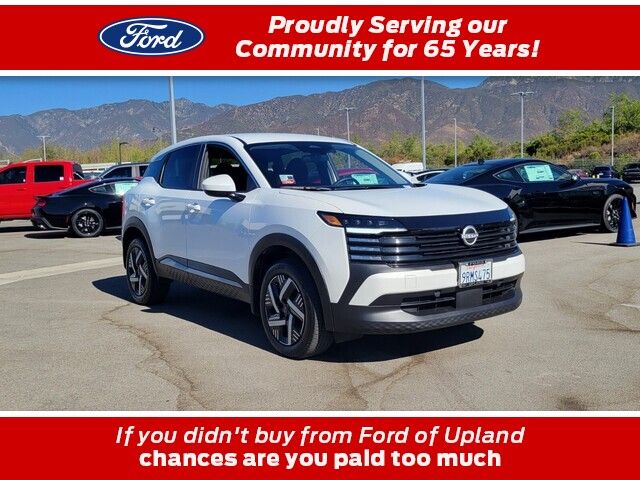 2025 Nissan Kicks SV's photo