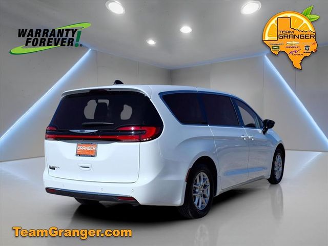 2024 Chrysler Pacifica Touring L photo 4