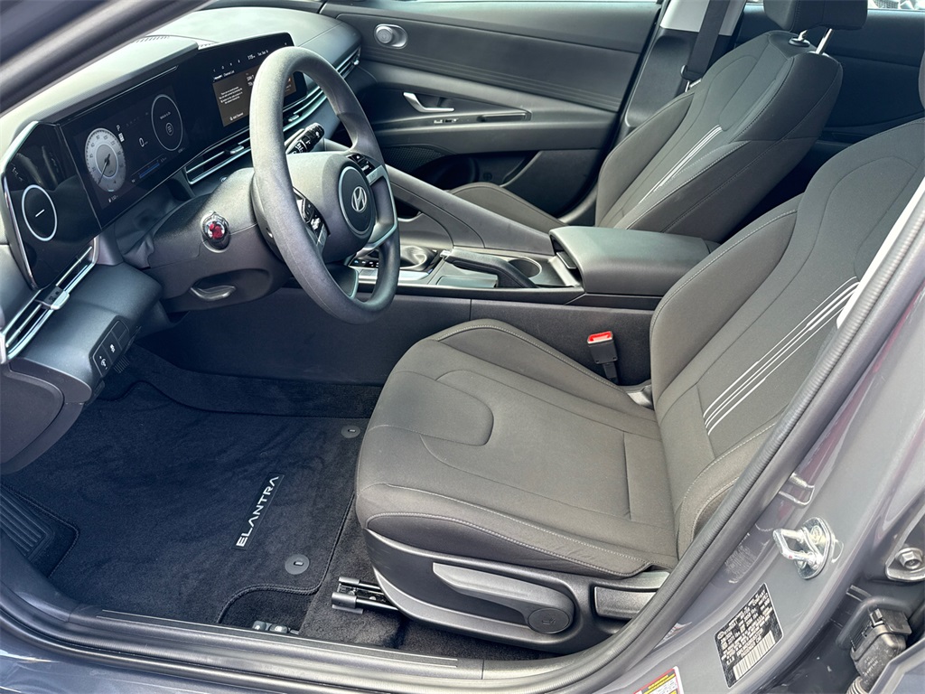 2024 Hyundai Elantra SEL photo 9