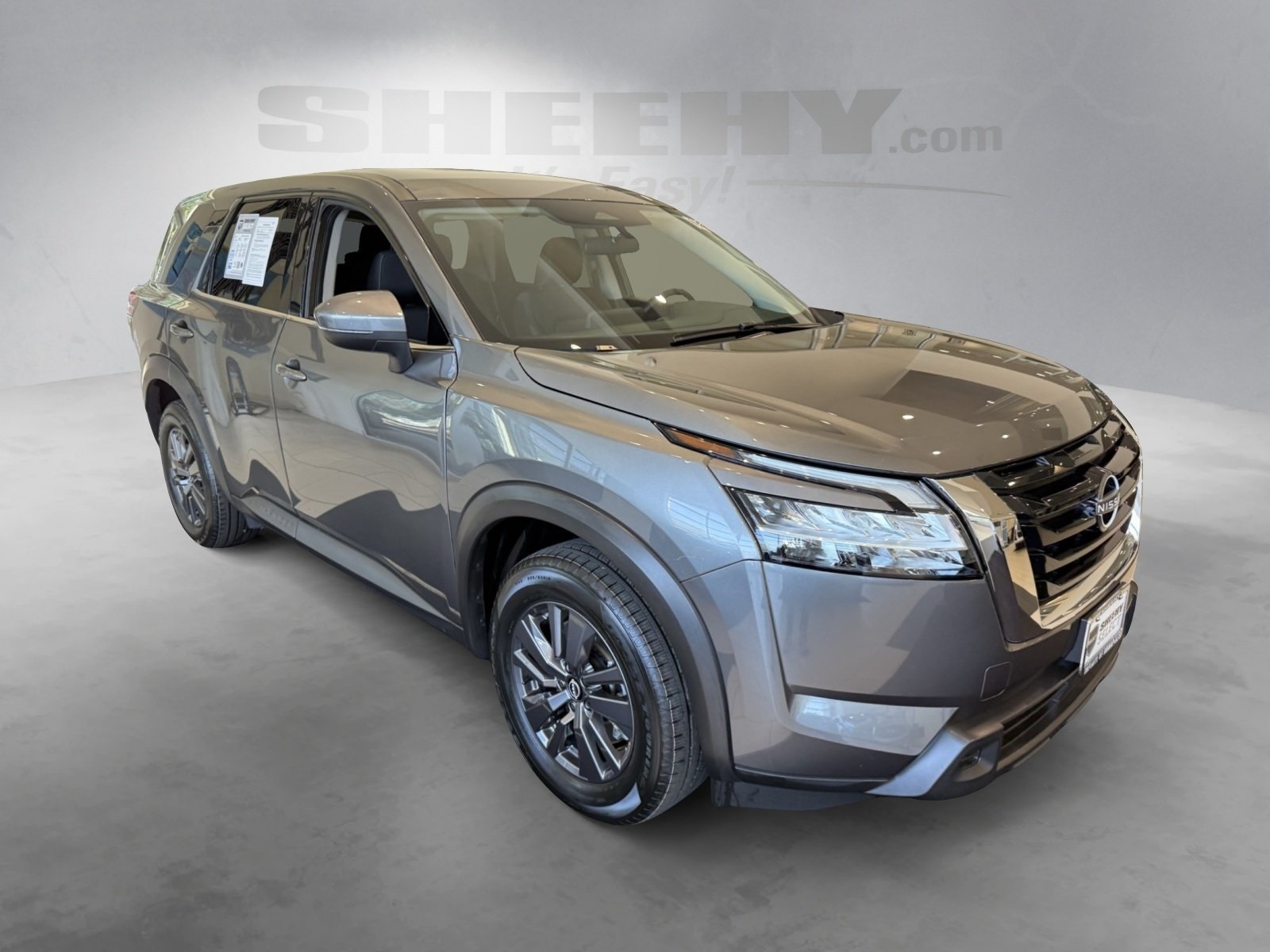 2022 Nissan Pathfinder S photo 2