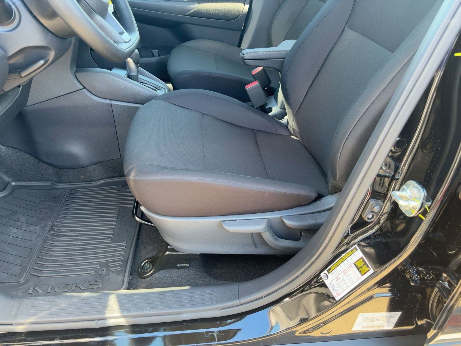 2025 Nissan Kicks Play S photo 5