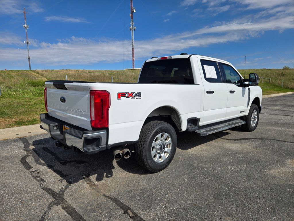 2023 Ford F-250 XLT photo 2