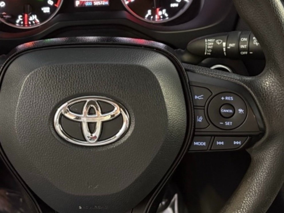 2021 Toyota RAV4 XLE photo 19