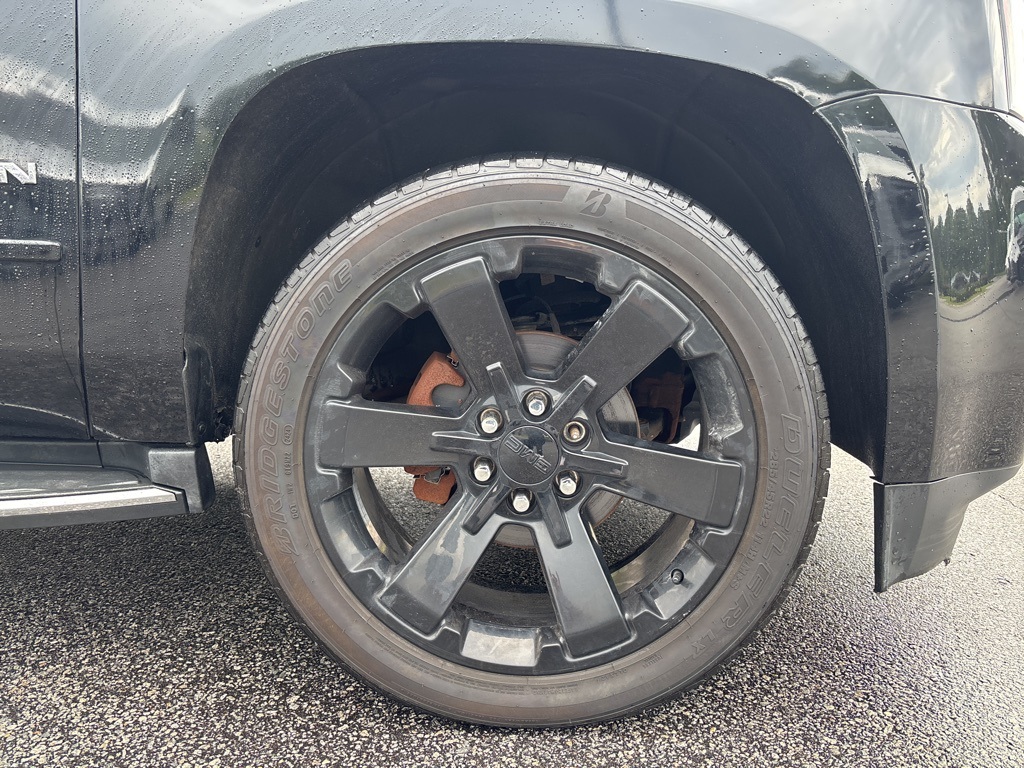 2017 Gmc Yukon SLE photo 6