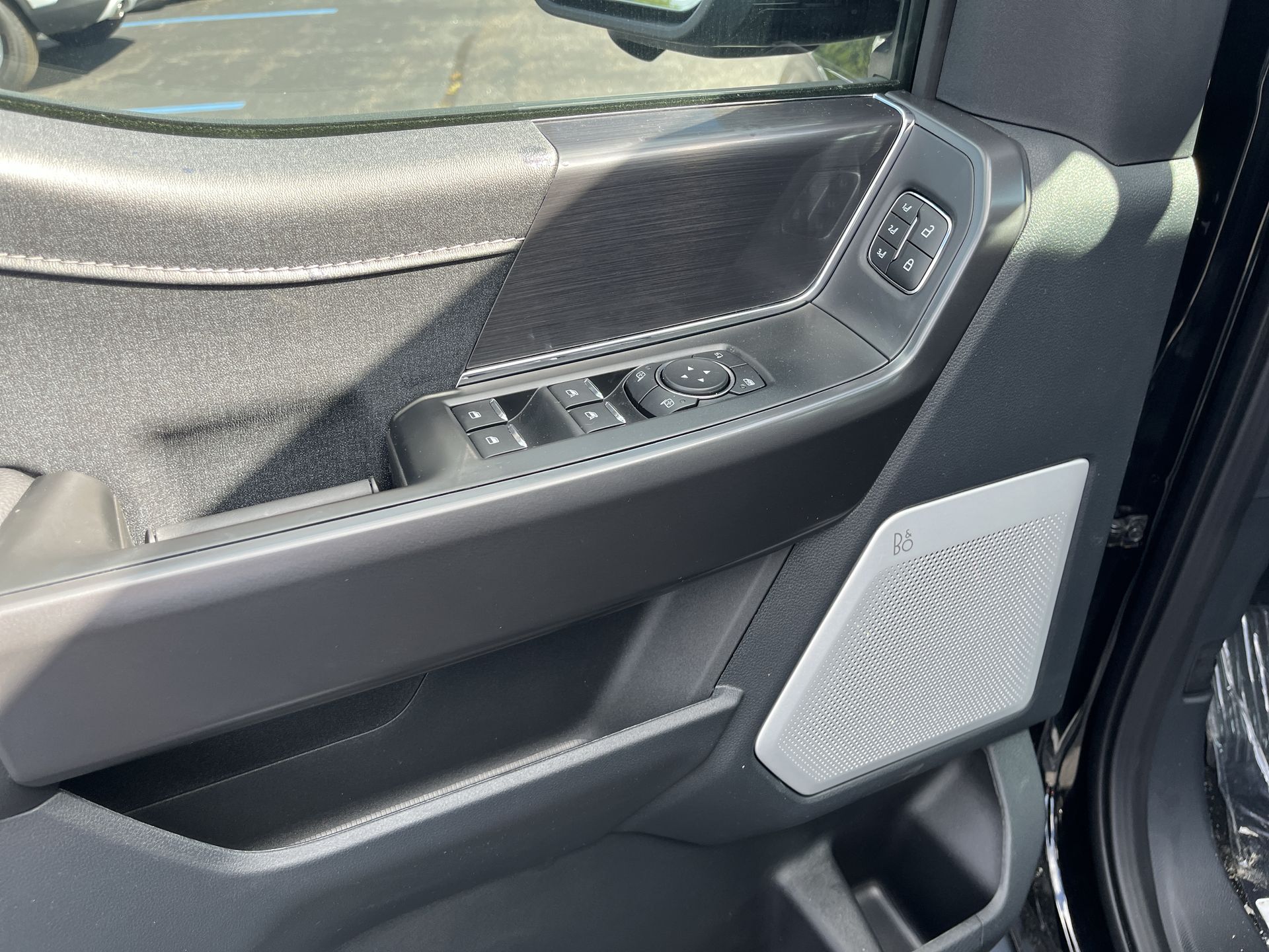 2025 Ford F-150 Lariat photo 4