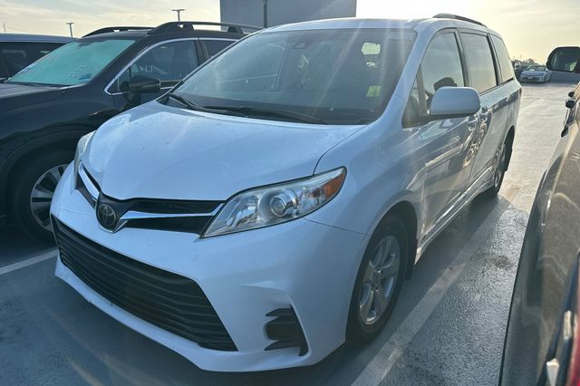 2020 Toyota Sienna LE