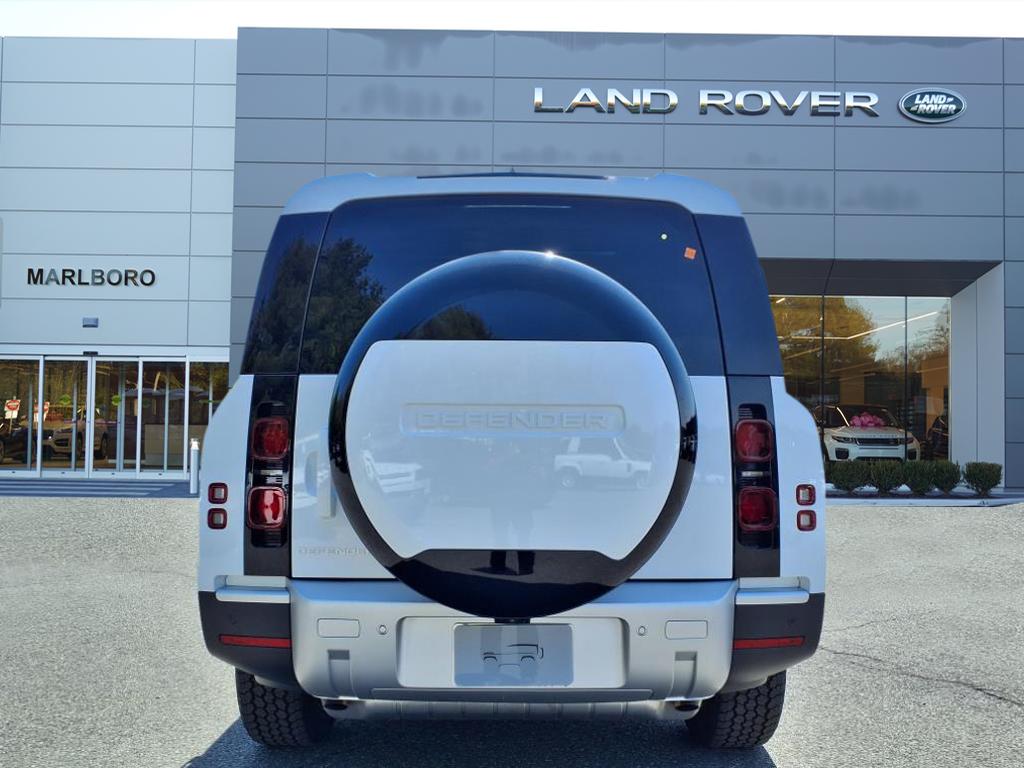 2025 Land Rover Defender 130 S photo 6