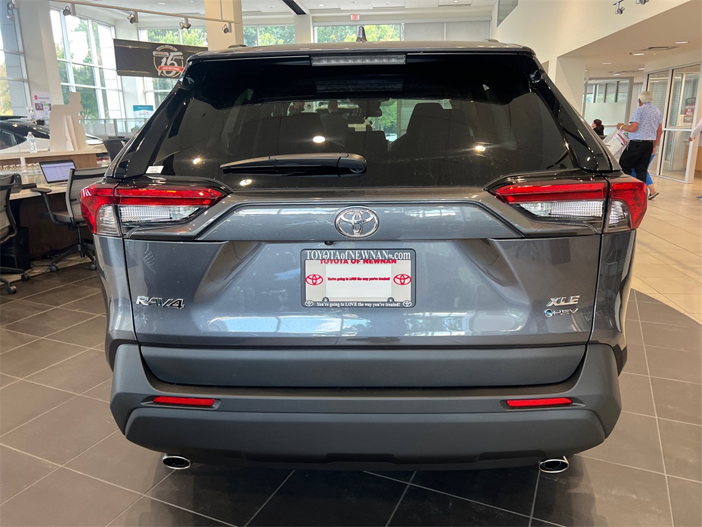 2025 Toyota RAV4 Hybrid XLE photo 4
