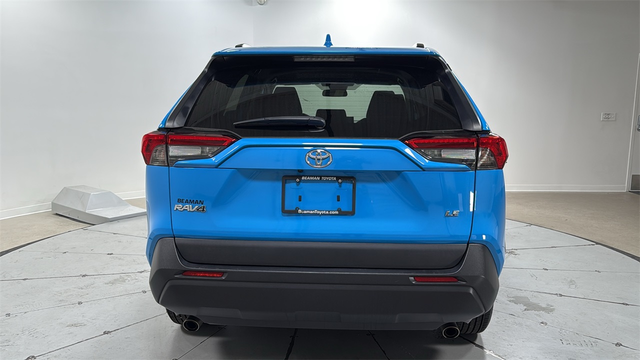 2021 Toyota RAV4 LE photo 3