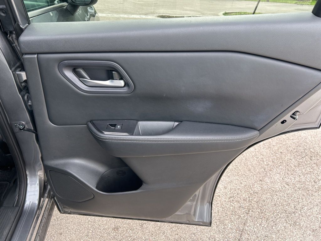2024 Nissan Rogue SV photo 38