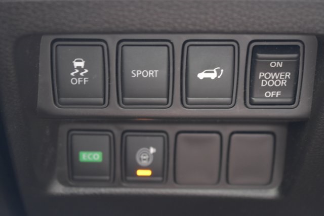 2016 Nissan Rogue SV photo 19