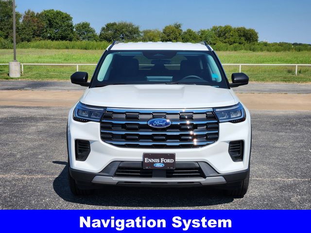 2025 Ford Explorer photo 2