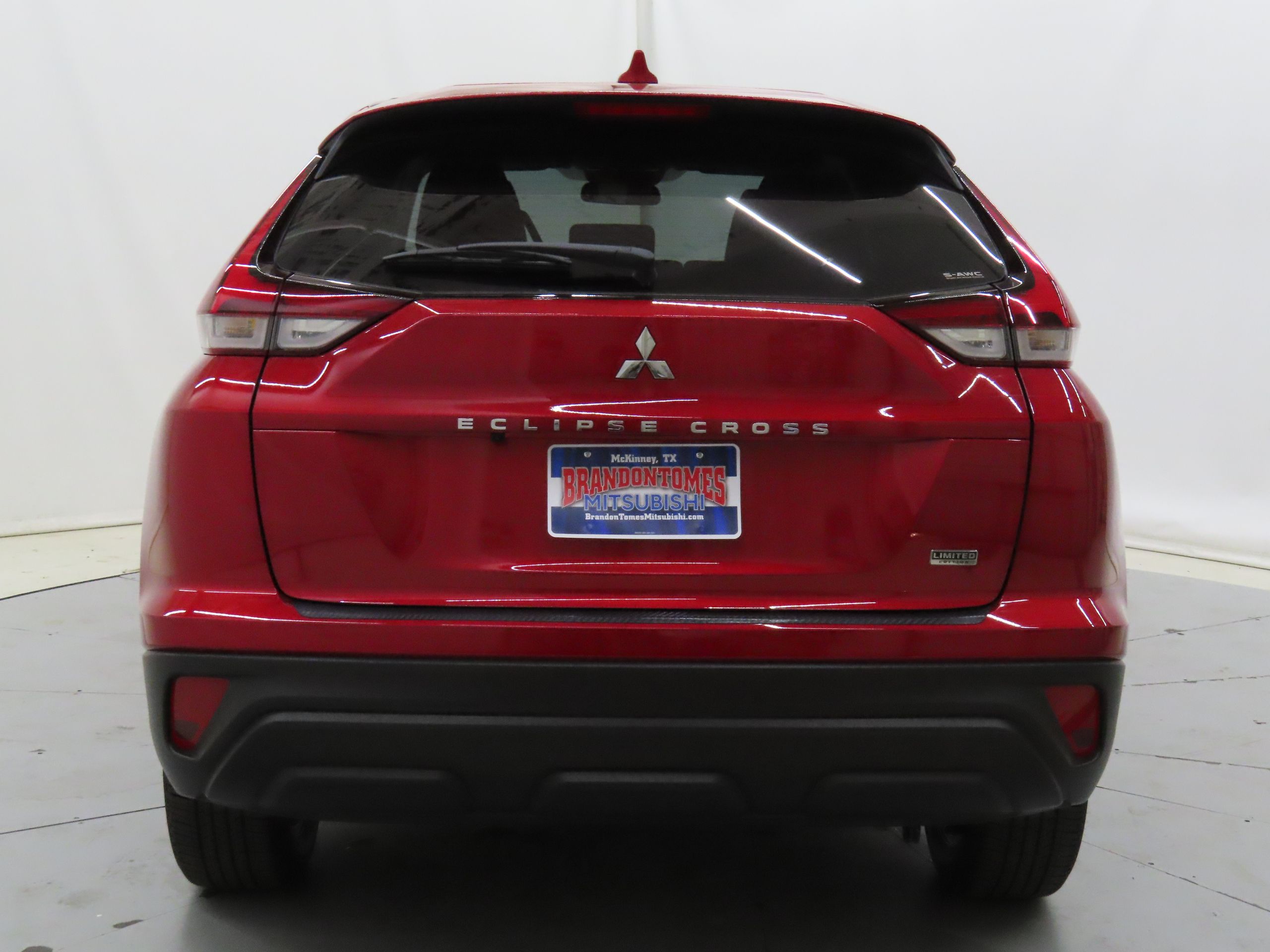 2025 Mitsubishi Eclipse Cross LE photo 4