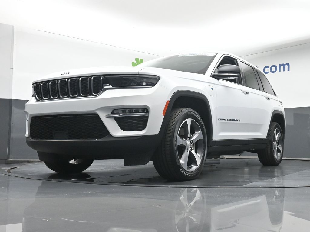 2023 Jeep Cherokee Base photo 4