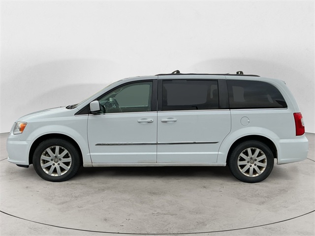 2013 Chrysler Town & Country Touring photo 2
