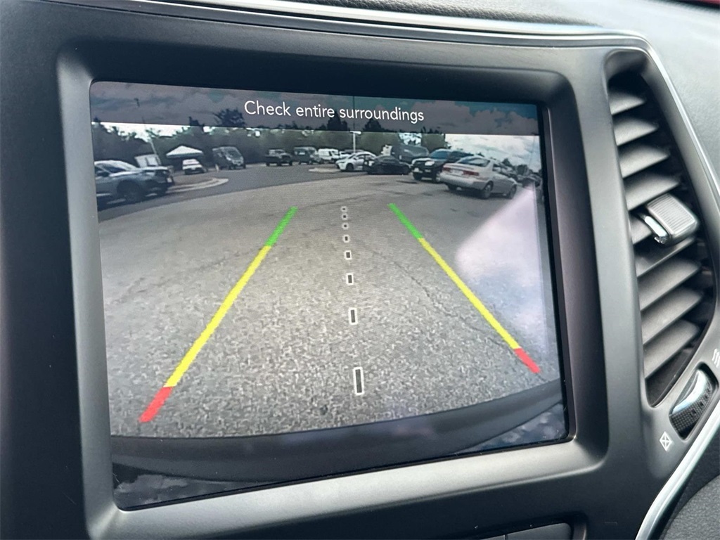 2021 Jeep Cherokee Latitude Lux photo 18