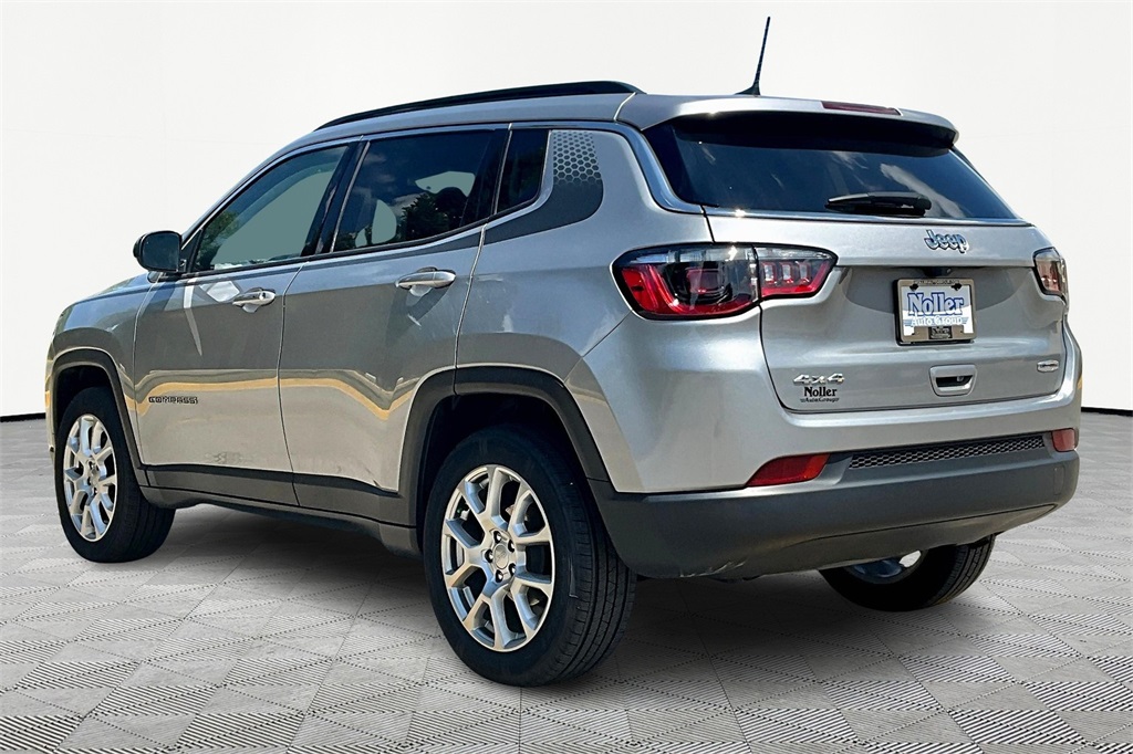 2022 Jeep Compass Latitude Lux photo 13