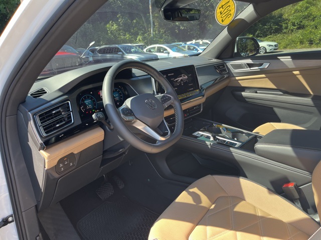 2024 Volkswagen Atlas Cross Sport SE Technology photo 3