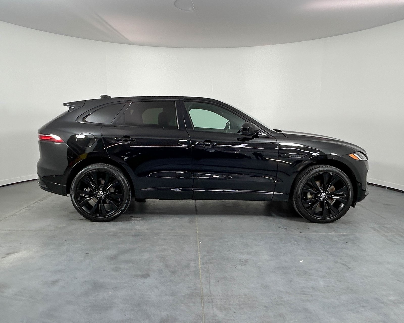 2025 Jaguar F-PACE P400 R-Dynamic S photo 4