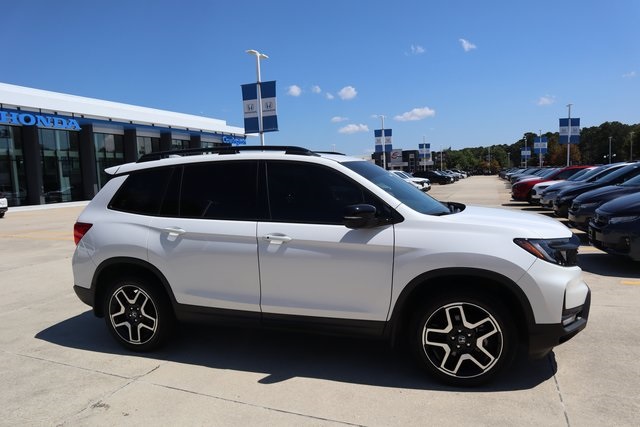 2023 Honda Passport Elite photo 2