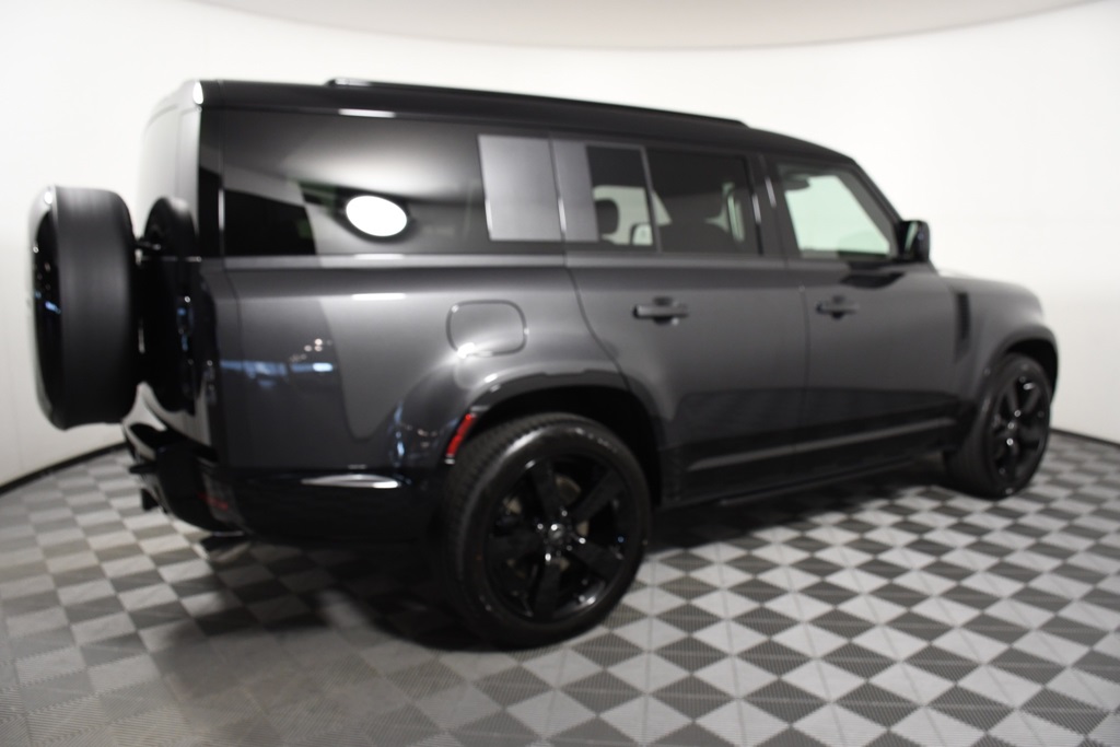 2025 Land Rover Defender 130 V8 photo 7