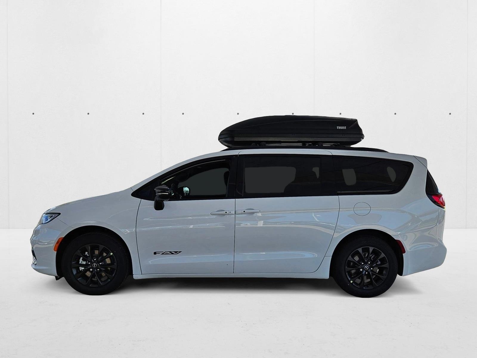 2025 Chrysler Pacifica photo 2