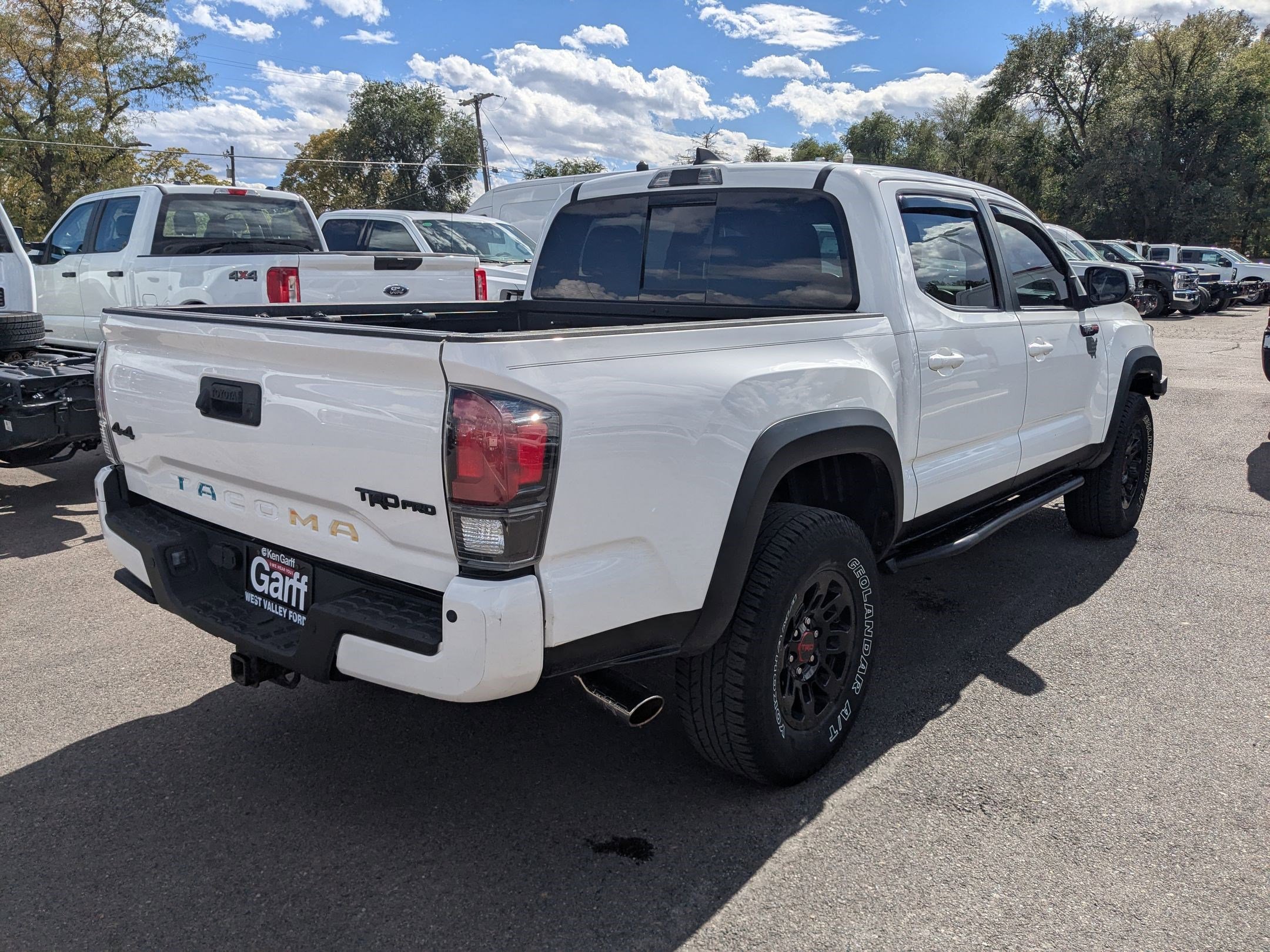 2017 Toyota Tacoma SR5 photo 3