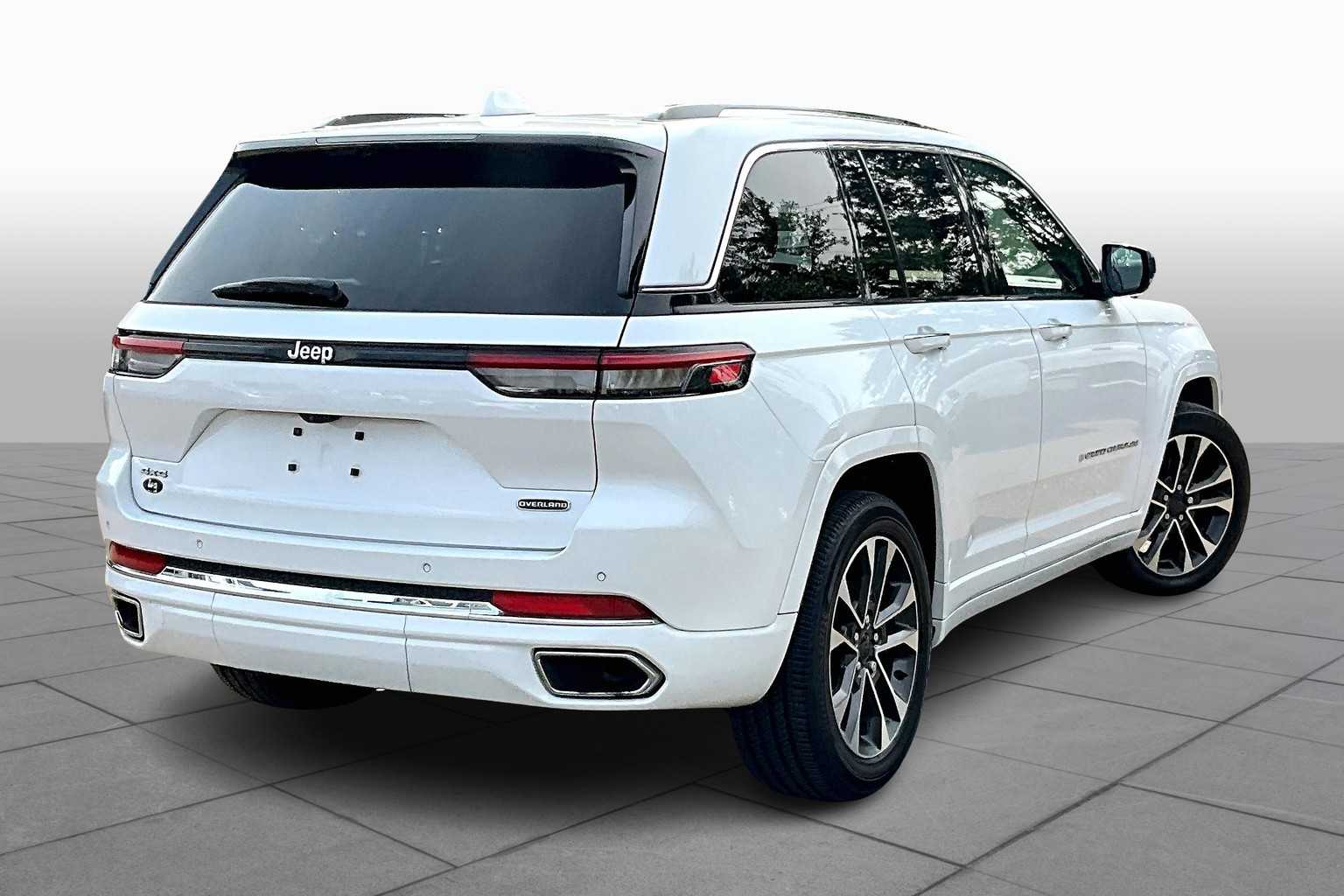 2023 Jeep Grand Cherokee Overland photo 11