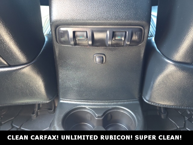 2016 Jeep Wrangler Unlimited Rubicon photo 21