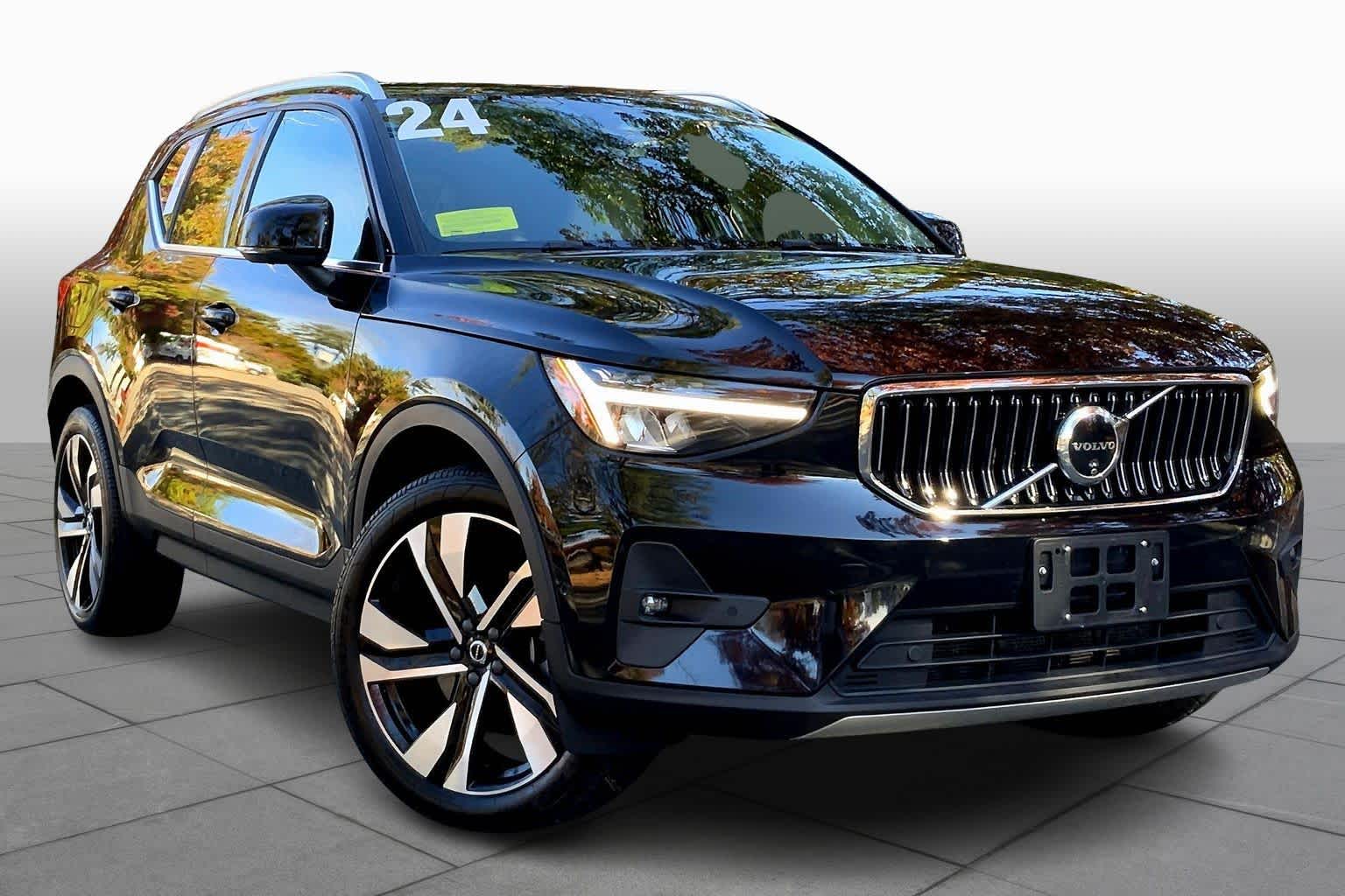 2024 Volvo XC40 Plus photo 2