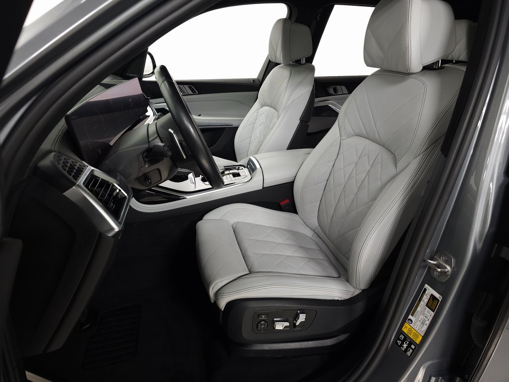 2023 BMW X7 - Image 16