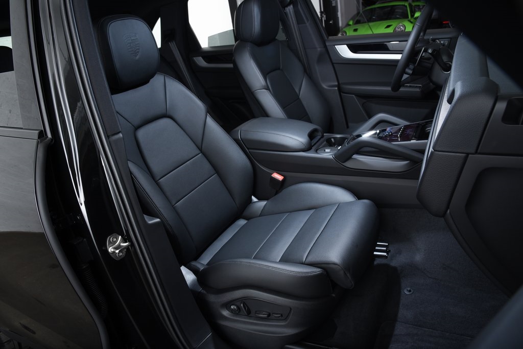 2026 Porsche Cayenne S E-Hybrid photo 34