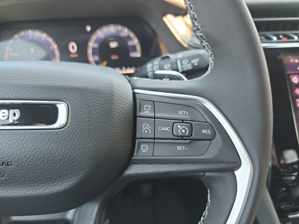 2025 Jeep Grand Cherokee Laredo X photo 16