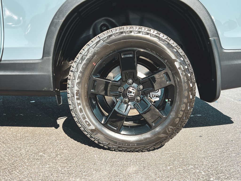 2025 Honda Ridgeline Black Edition photo 4