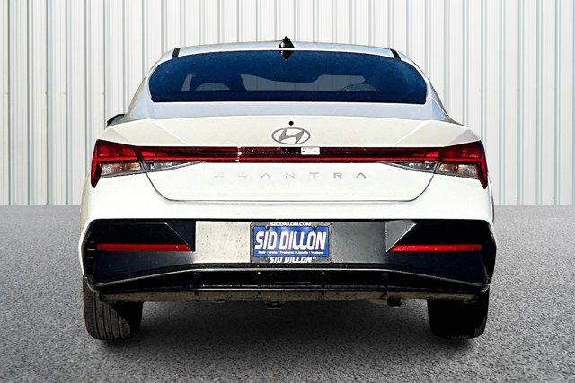 2025 Hyundai Elantra SEL Convenience photo 4