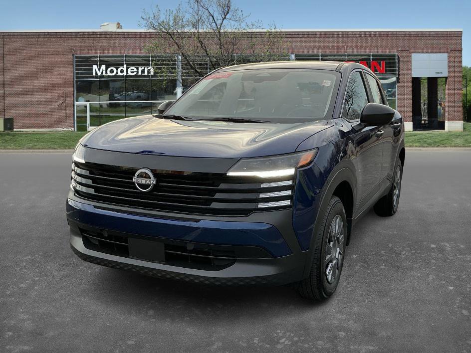 2025 Nissan Kicks S's photo